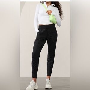 Athleta Altitude II Black jogger, Size 6